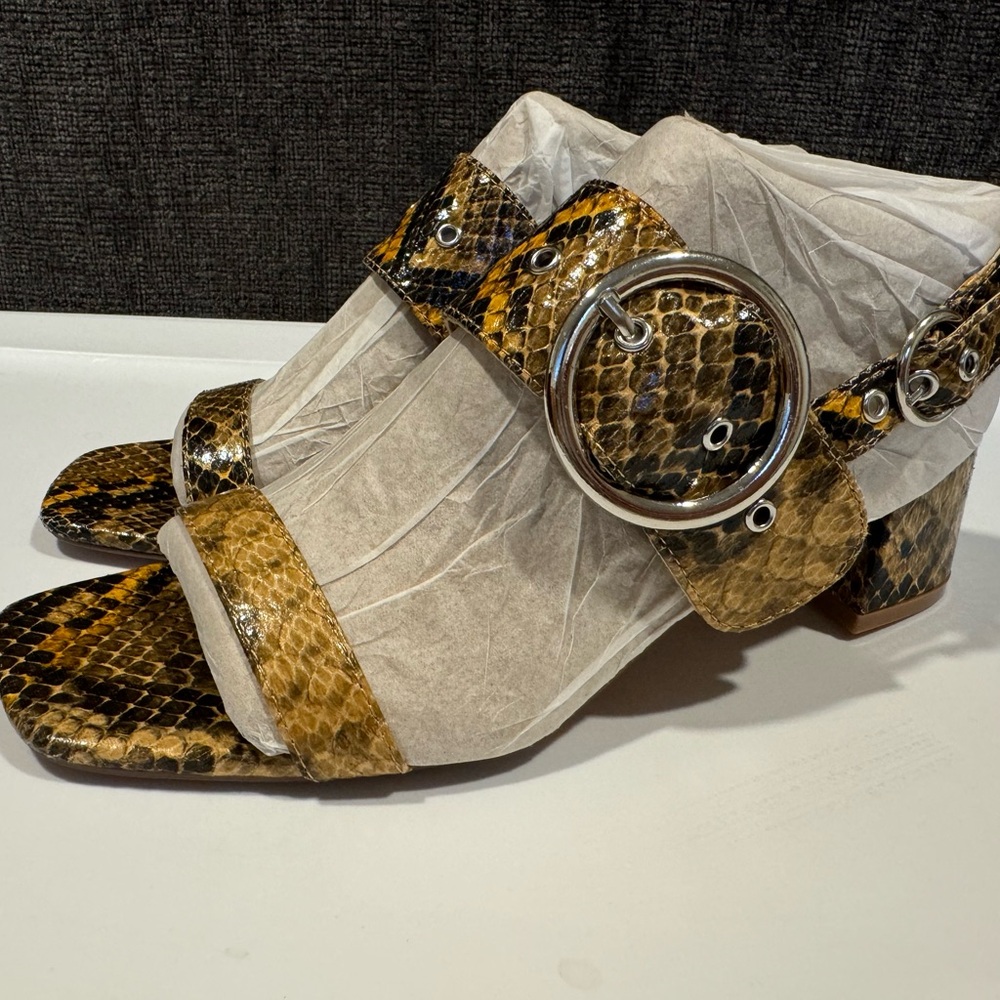 Top Shop Snake Skin Silver Buckle Sandals size 5.5 yellowish and black - Picture 4 of 5